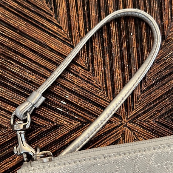 NWT COACH SILVER SIGNATURE WRISTLET - Picture 6 of 11